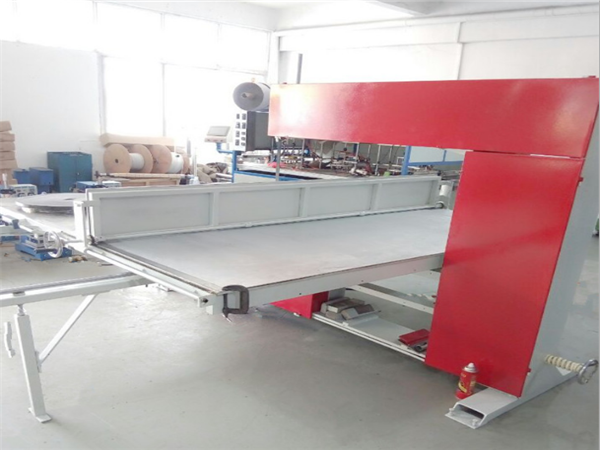 <b>多功能泡棉数控直切机</b>